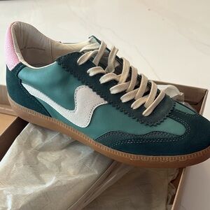 Dolce Vita Green Suede Notice Sneakers - Size 8